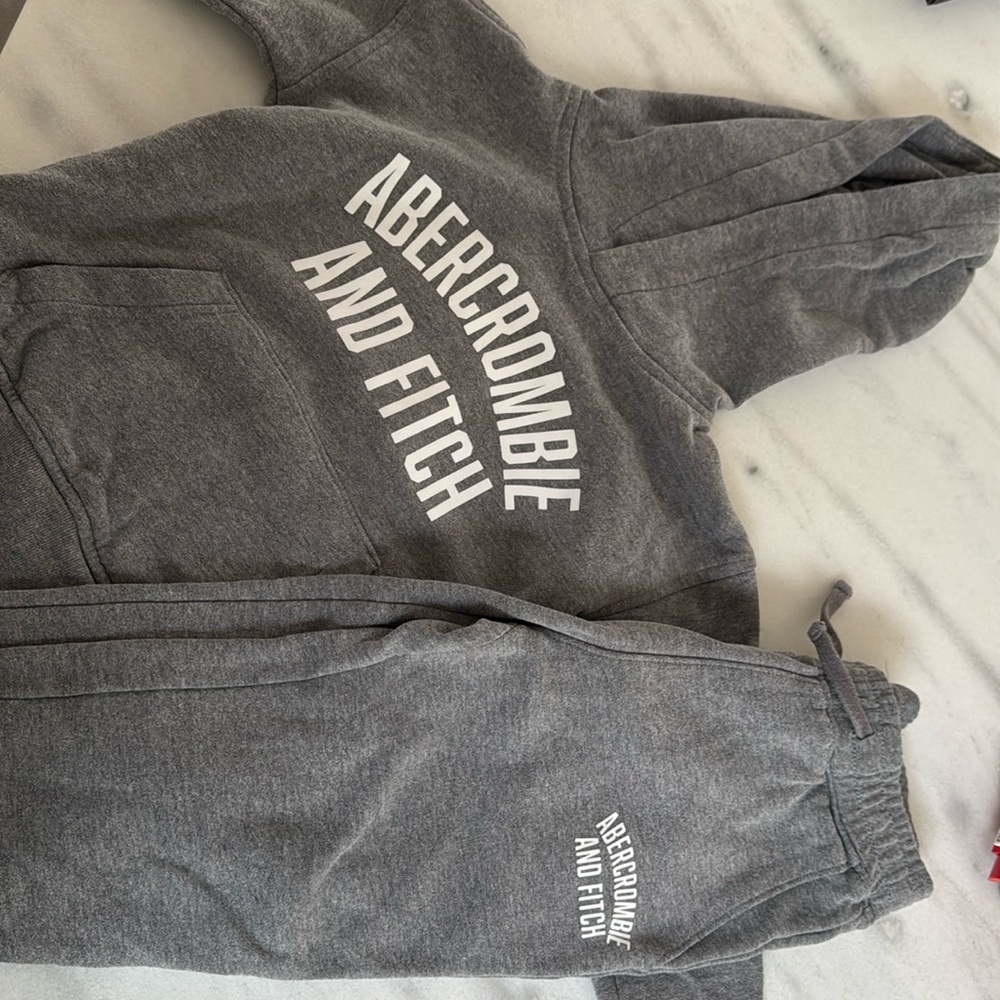Abercrombie and Fitch kids 5/6 grey tracksuit used in great condition